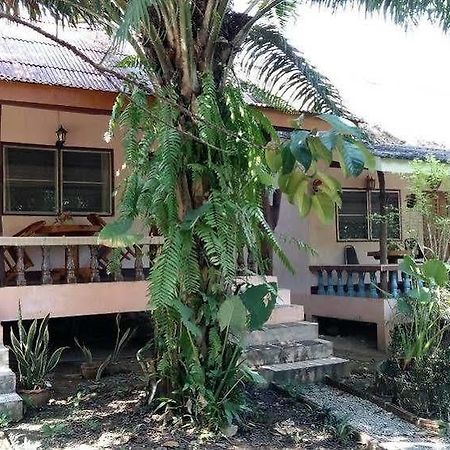 Subtawee Resort Surat Thani Exteriör bild