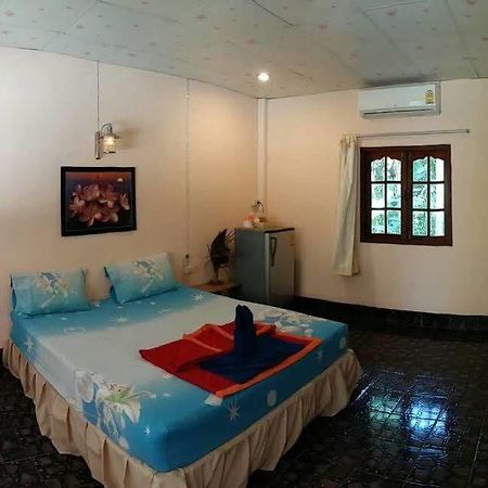 Subtawee Resort Surat Thani Exteriör bild