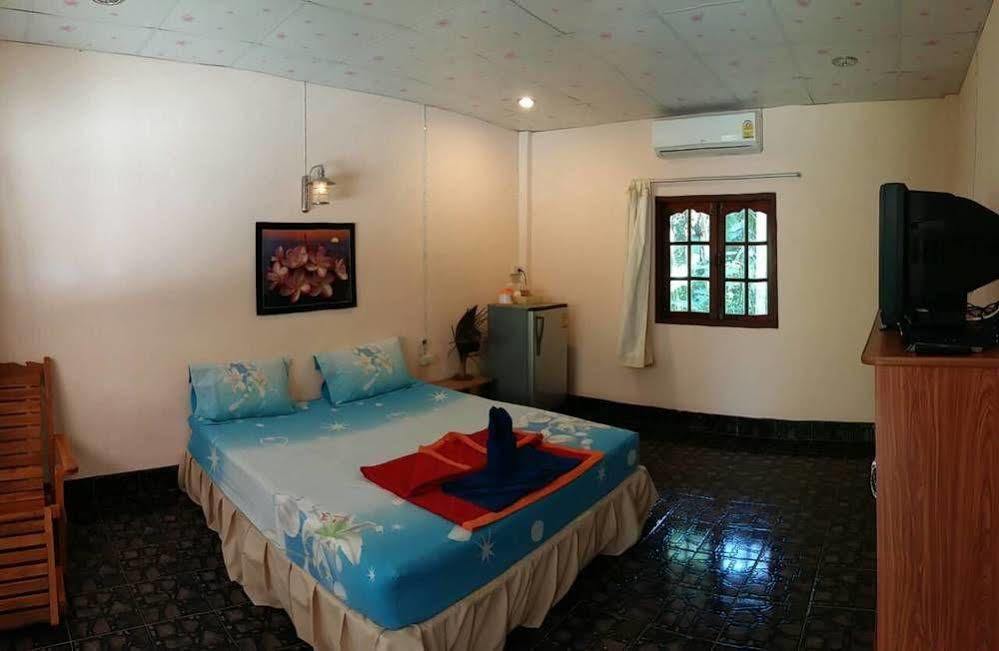 Subtawee Resort Surat Thani Exteriör bild