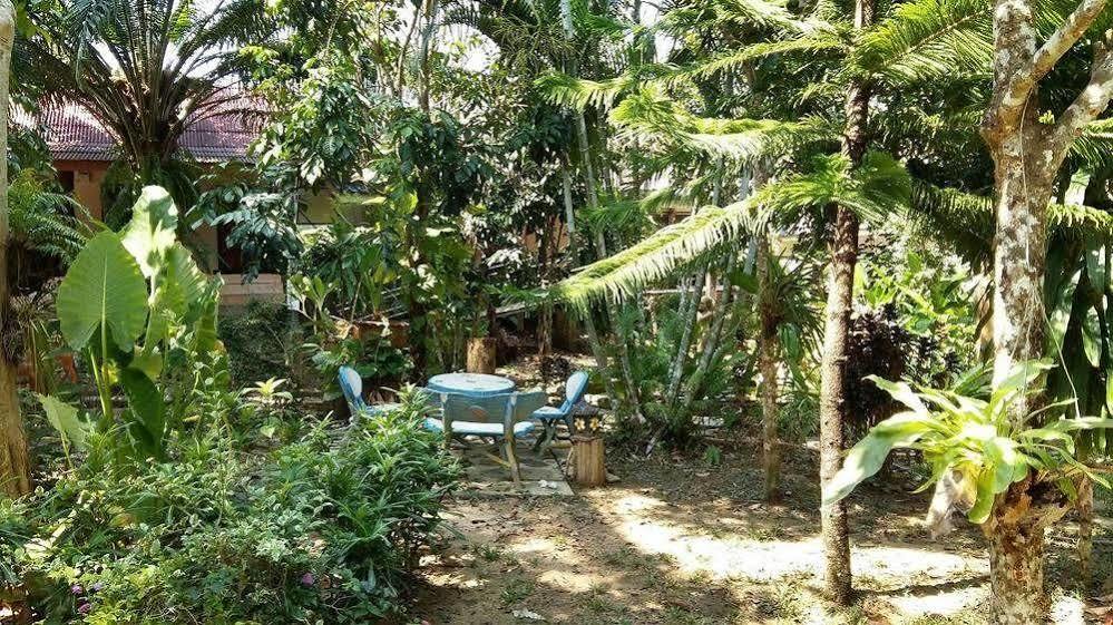 Subtawee Resort Surat Thani Exteriör bild