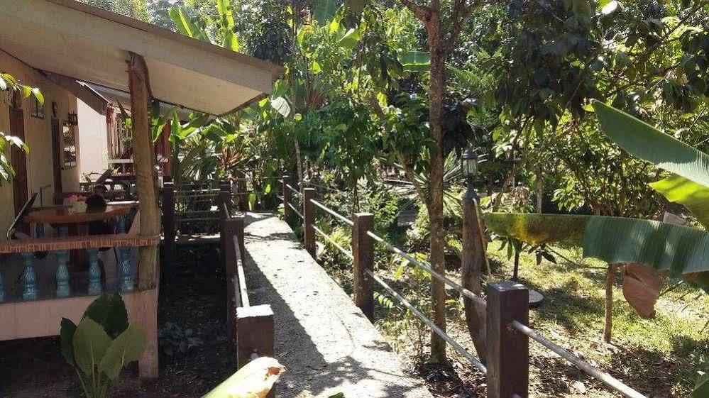 Subtawee Resort Surat Thani Exteriör bild