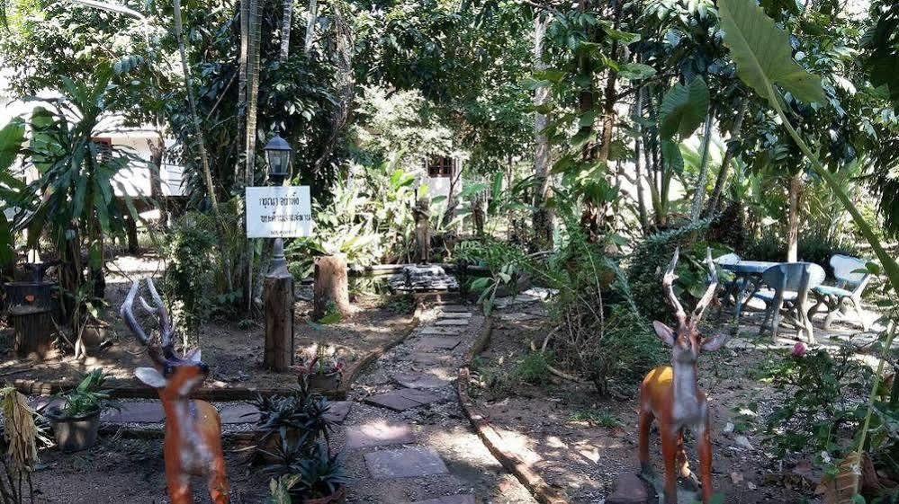 Subtawee Resort Surat Thani Exteriör bild