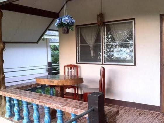Subtawee Resort Surat Thani Exteriör bild